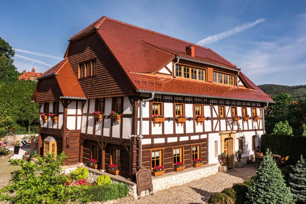 Szwajcarski Dworek Пеховице Экстерьер фото