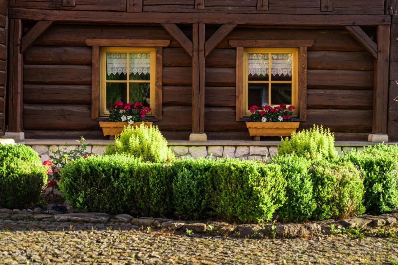 Szwajcarski Dworek Пеховице Экстерьер фото